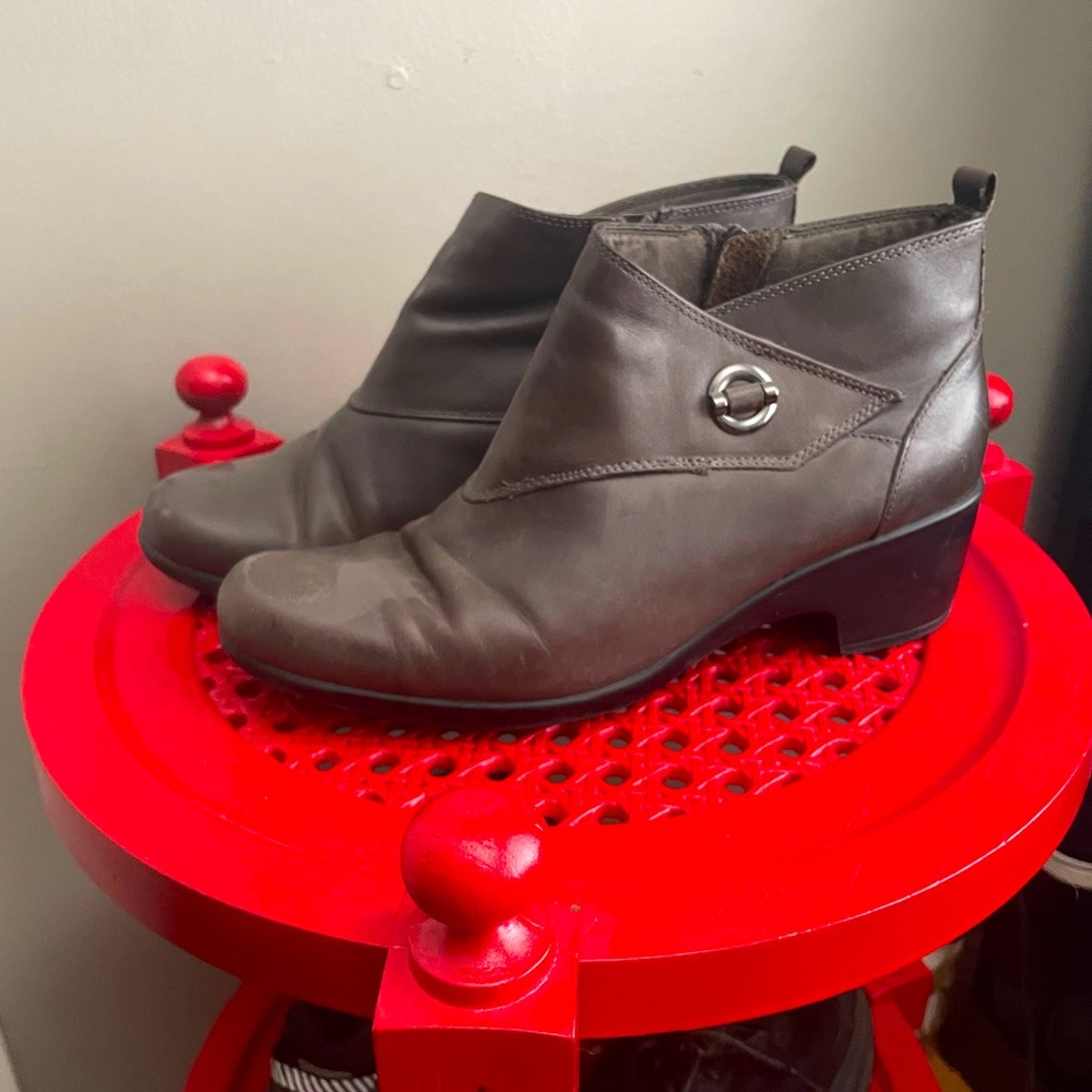 Clark’s Leather Ankle Zipper Boots